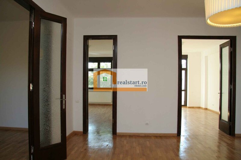Polona, P-ta Romana, exclusivist, metrou P-ta Romana la 600 m distanta